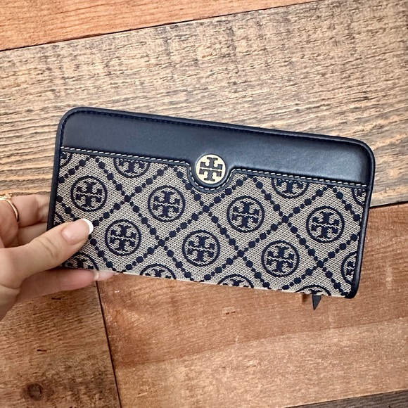 Tory Burch Navy and Beige Wallet - Picture 1 of 6